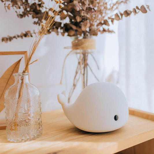 Small whale-shaped night light (USB)